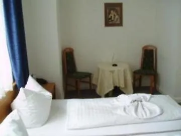 Arta Lenz Szálloda 3*